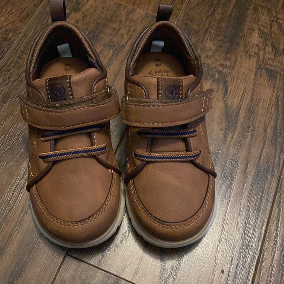 2 pairs of boots/shoes.   Size 8/8W.  Brown shoes are NWOT. - Picture 5 of 8